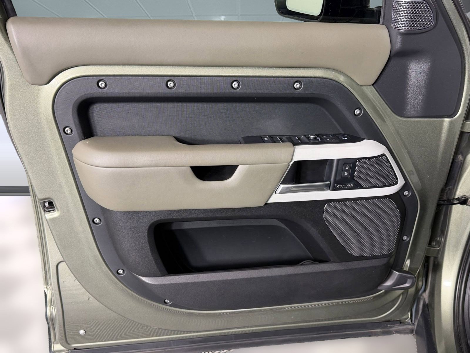 Used 2022 Land Rover Defender 110 X-Dynamic HSE image 12