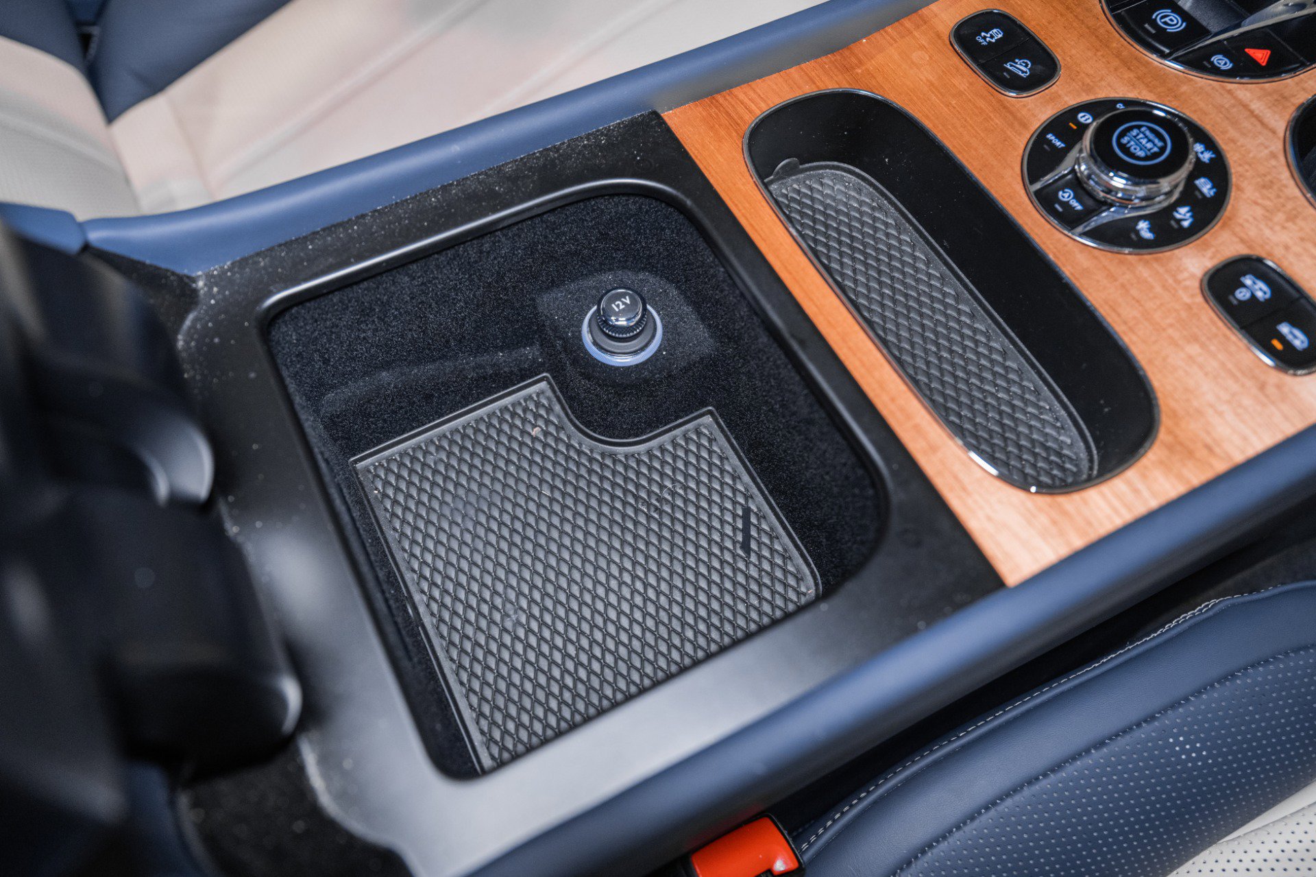 Used 2023 Bentley Bentayga image 49