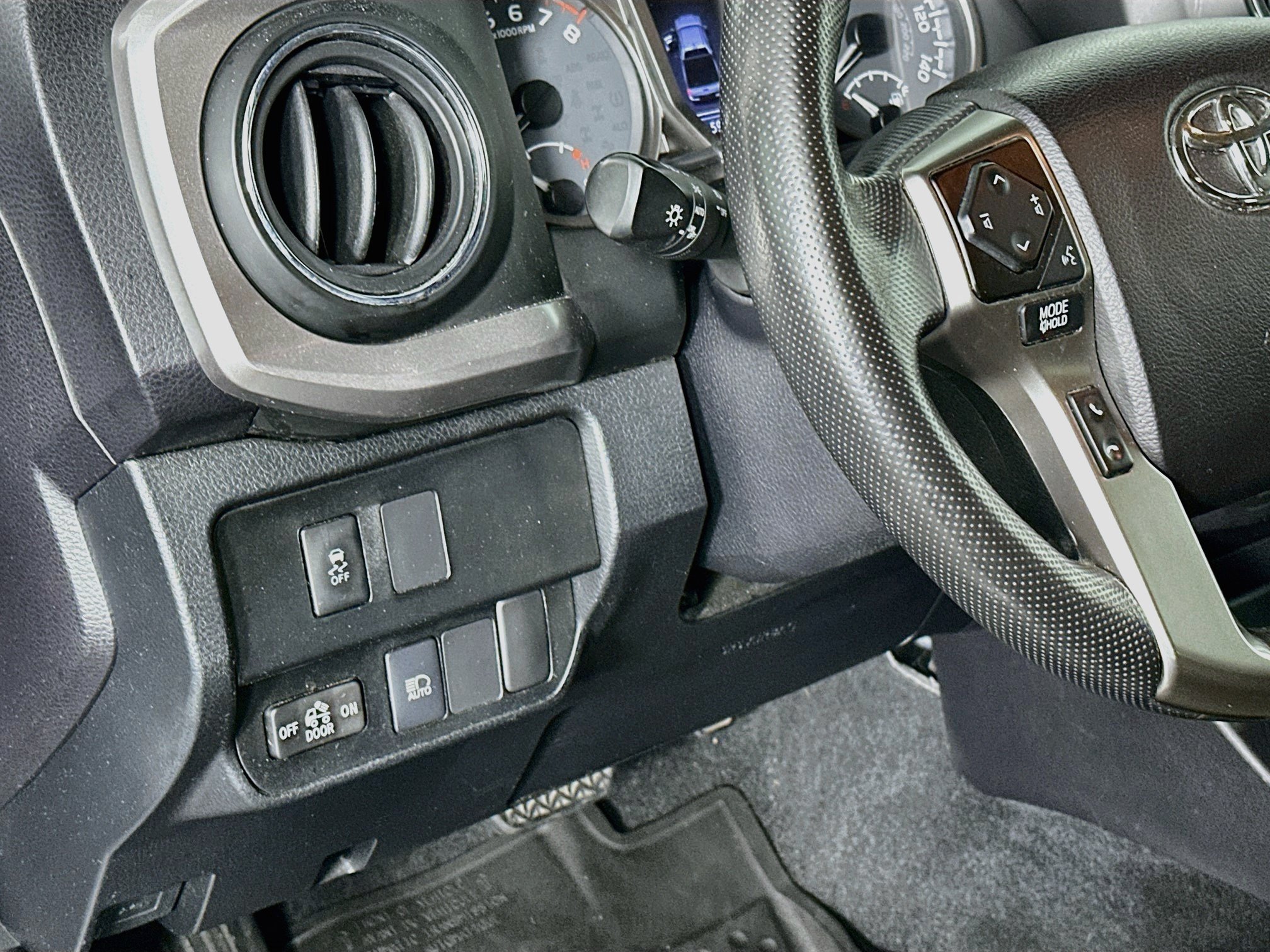 Used 2021 Toyota Tacoma SR5 RWD image 16