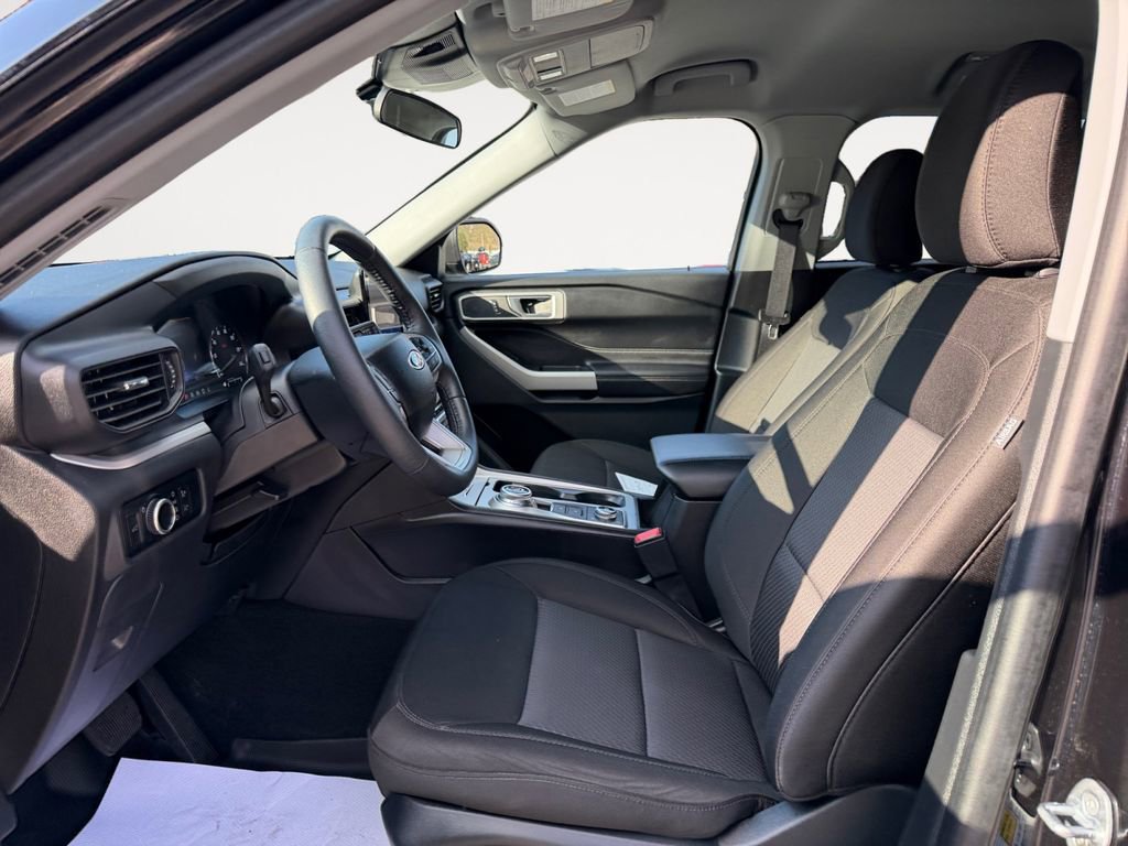 Used 2024 Ford Explorer XLT image 10