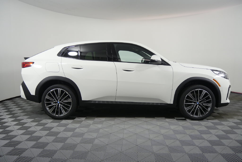 New 2026 BMW X2 xDrive28i w/ Technology Package AWD/4WD image 3