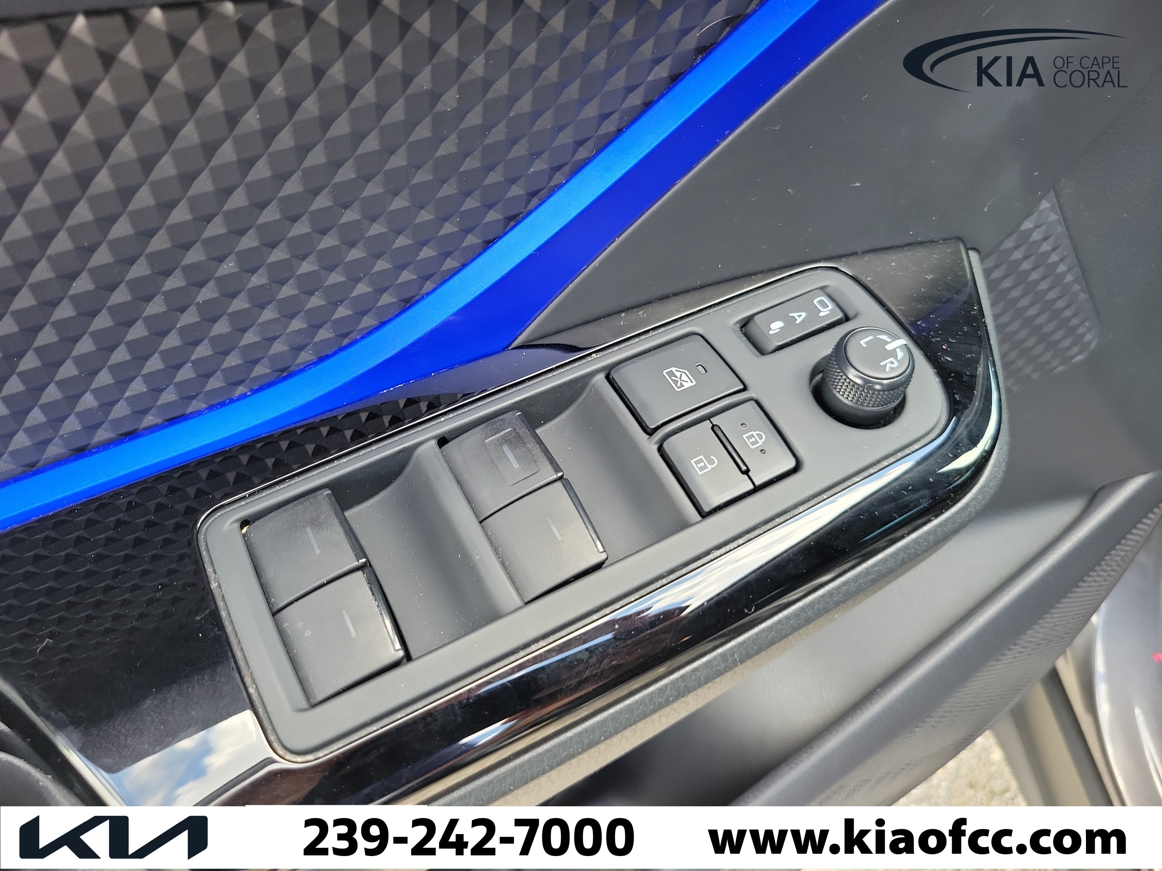 Used 2020 Toyota C-HR XLE FWD image 21
