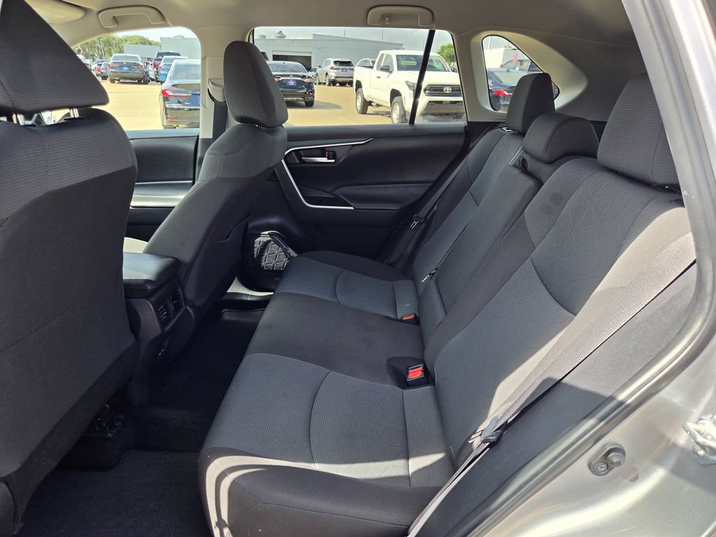 Used 2025 Toyota RAV4 XLE FWD image 27