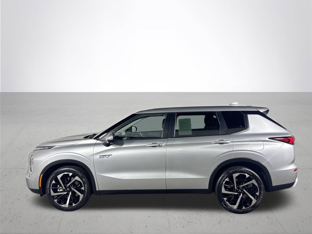 Used 2024 Mitsubishi Outlander SE image 9