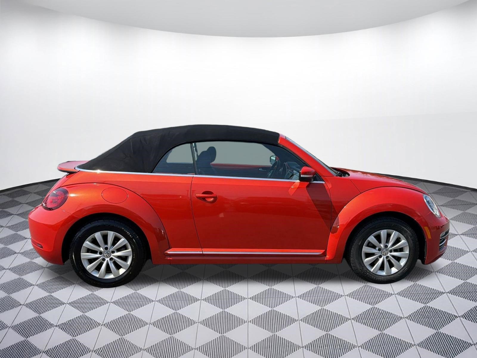 Used 2019 Volkswagen Beetle SE image 8