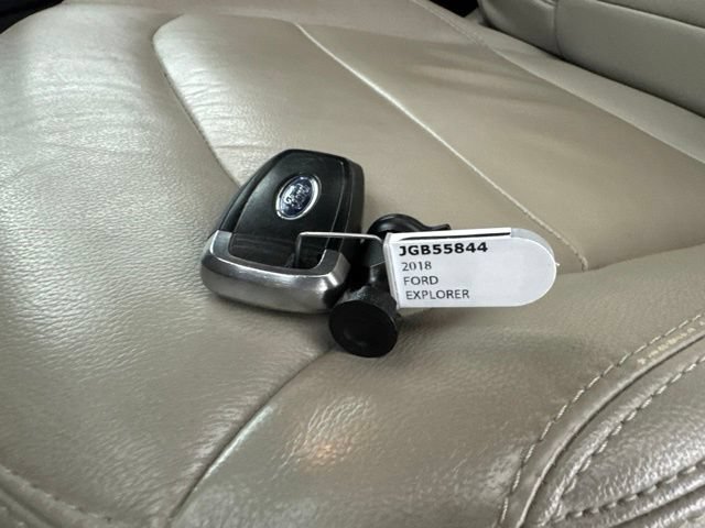Used 2018 Ford Explorer XLT w/ Equipment Group 202A AWD/4WD image 29