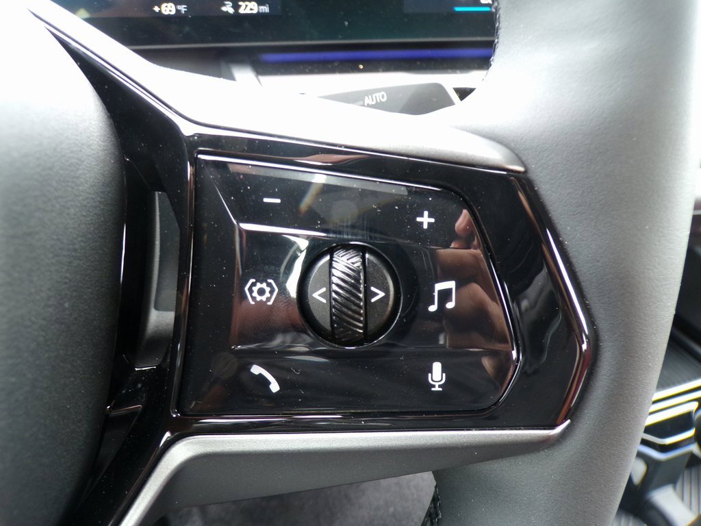 Certified 2025 BMW i5 xDrive40 w/ M Sport Package image 23