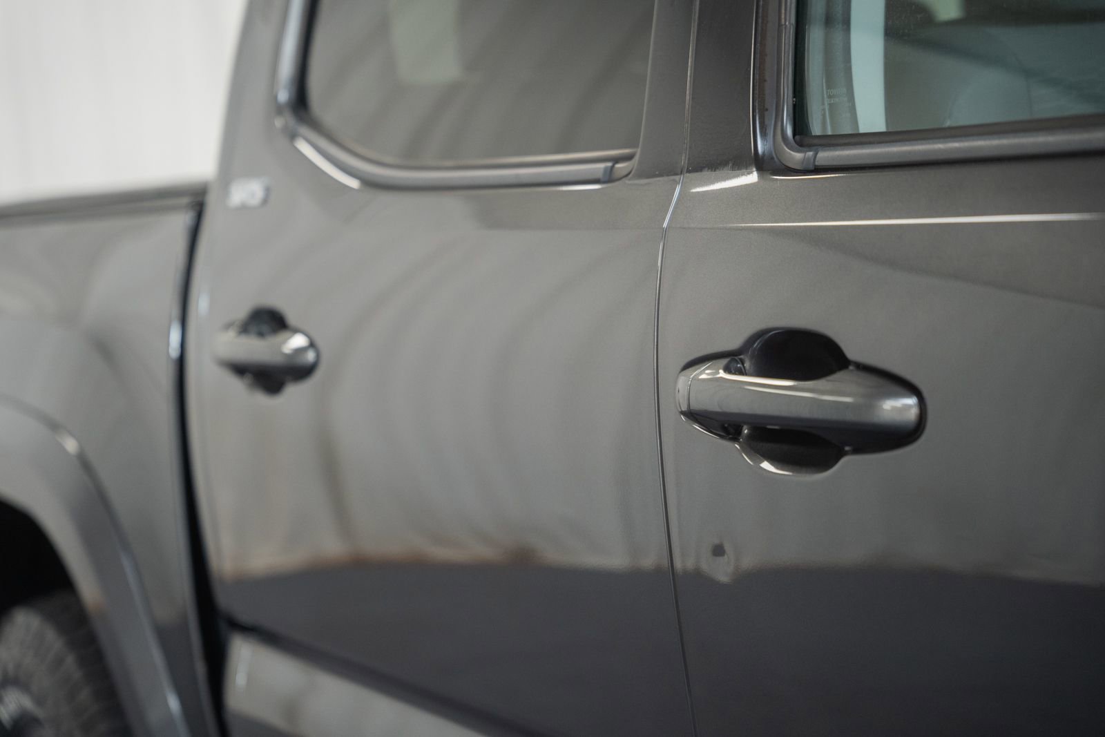 Used 2018 Toyota Tacoma SR5 AWD/4WD image 17