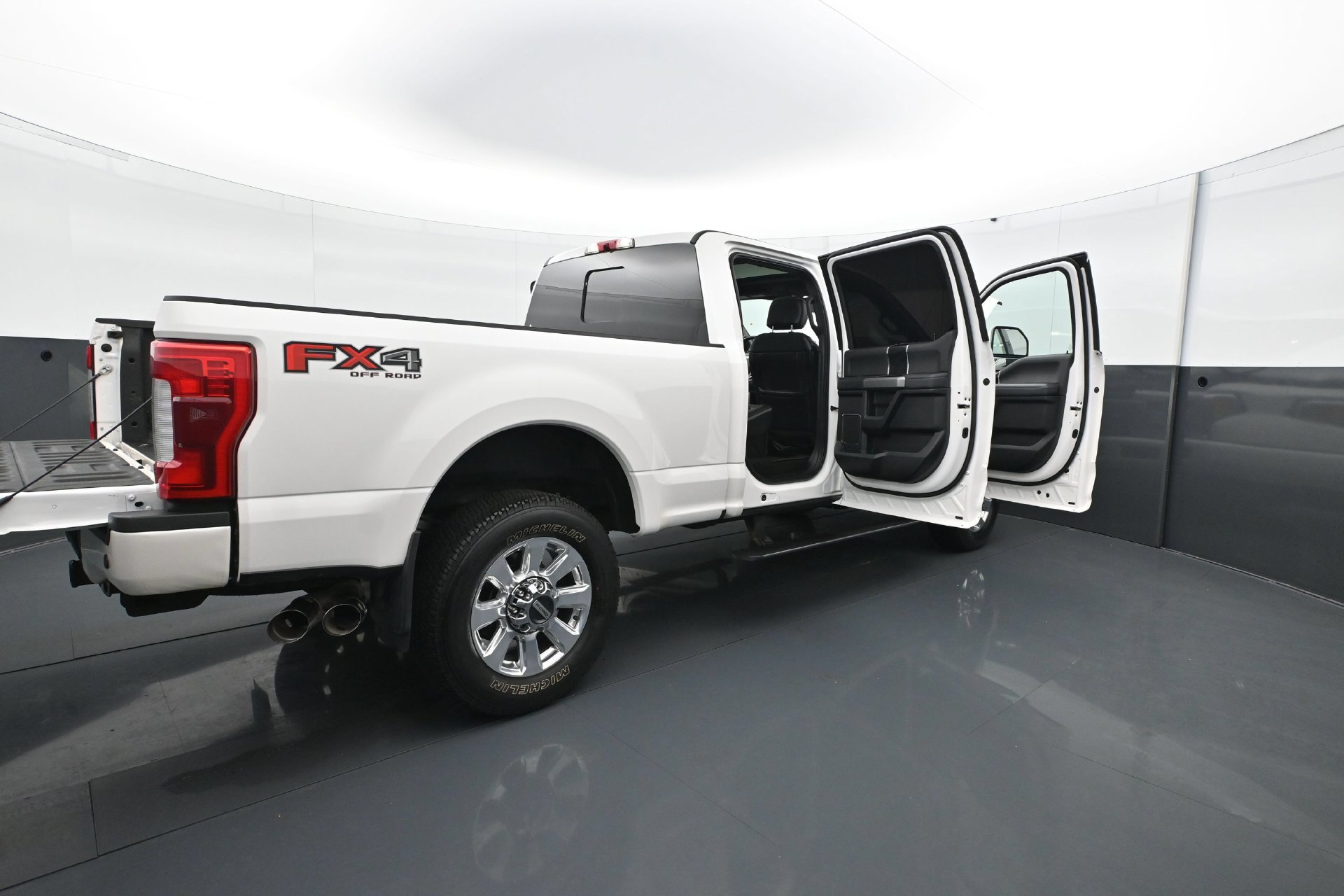 Used 2019 Ford F350 Platinum w/ Platinum Ultimate Package AWD/4WD image 36