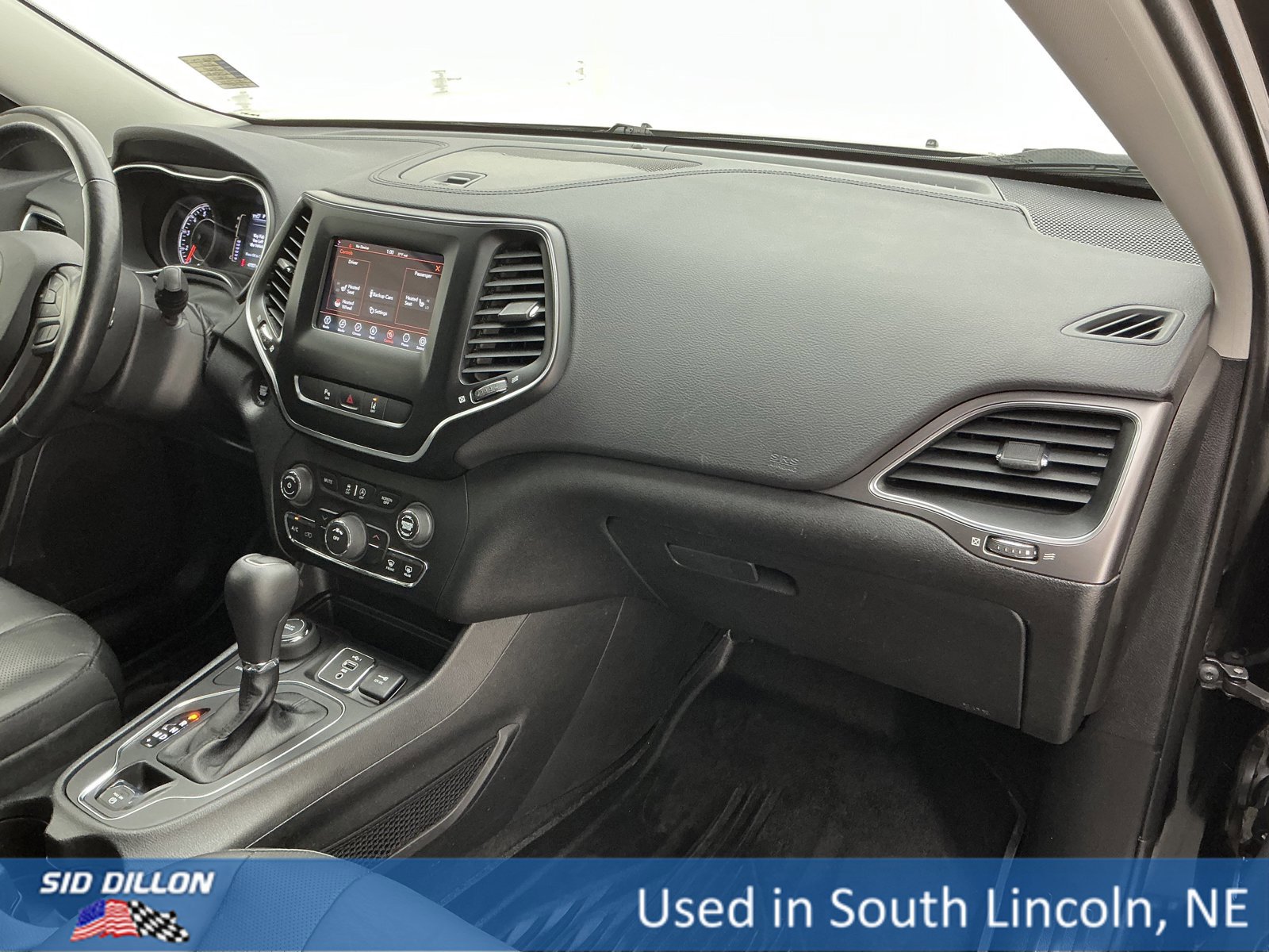 Used 2021 Jeep Cherokee Latitude Lux w/ Mopar Interior Package image 24