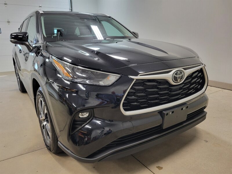 Used 2024 Toyota Highlander XLE AWD/4WD image 13