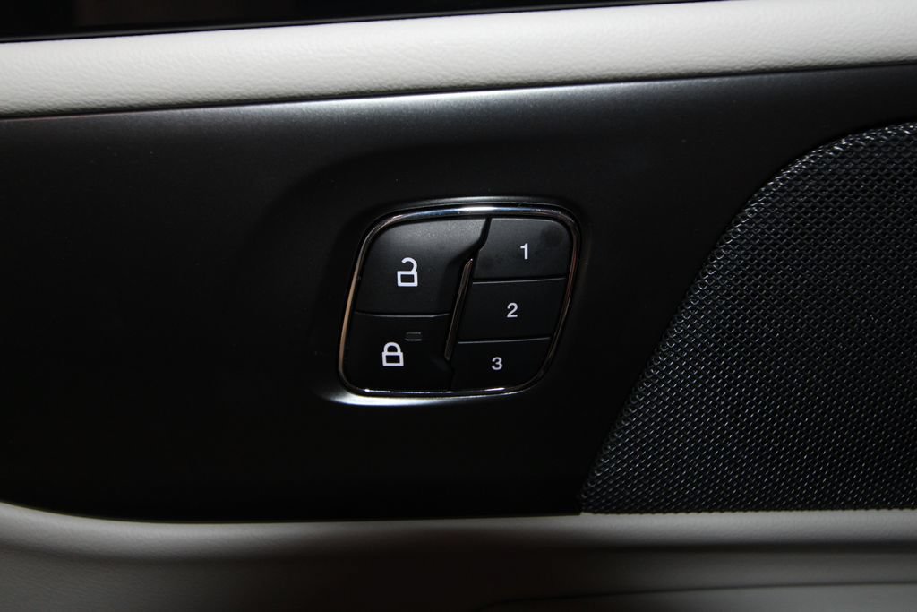 Used 2026 Lincoln Nautilus Reserve AWD/4WD image 10