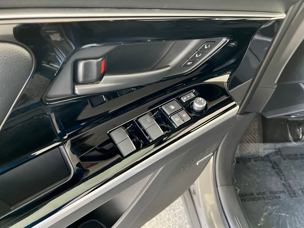 Used 2024 Subaru Solterra Limited image 13