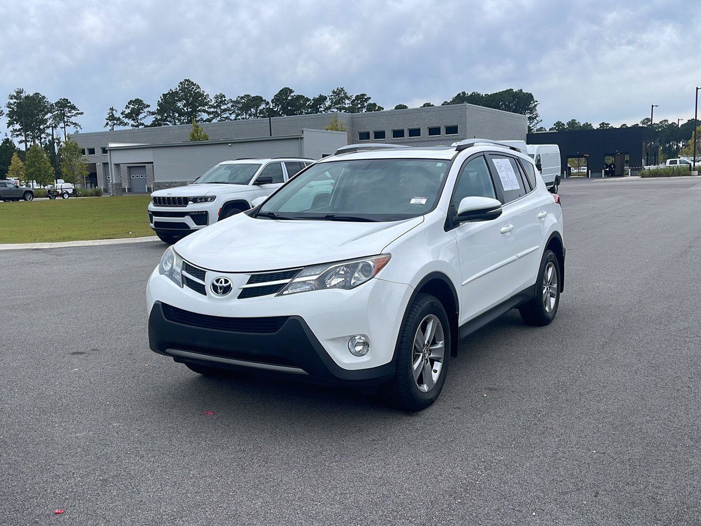 Used 2015 Toyota RAV4 XLE AWD/4WD image 3