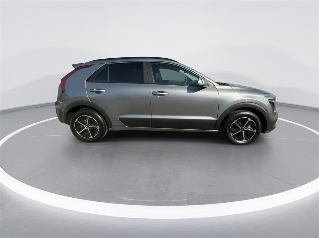 Certified 2025 Kia Niro EX image 16