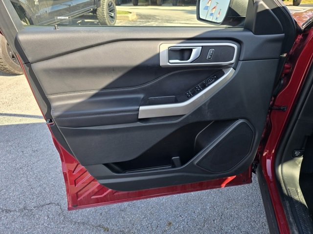 Used 2023 Ford Explorer XLT w/ Equipment Group 202A image 9