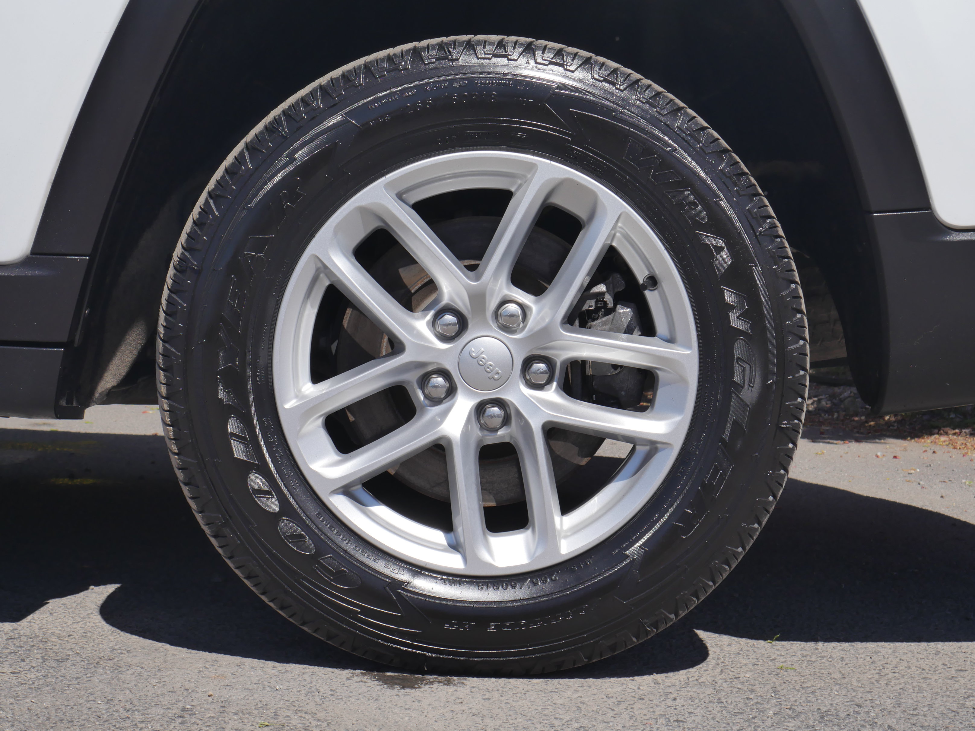 Used 2023 Jeep Grand Cherokee L Laredo AWD/4WD image 18