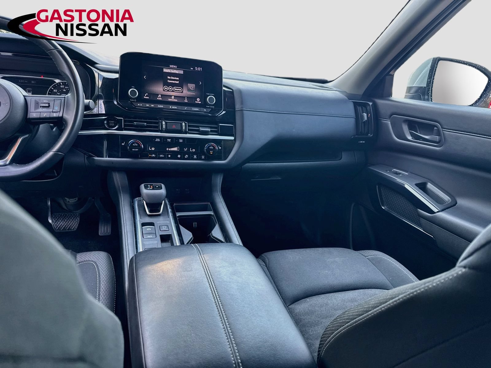 Used 2025 Nissan Pathfinder SV FWD image 30