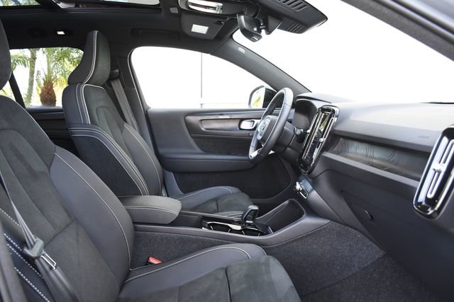 Used 2023 Volvo XC40 Recharge Plus image 29