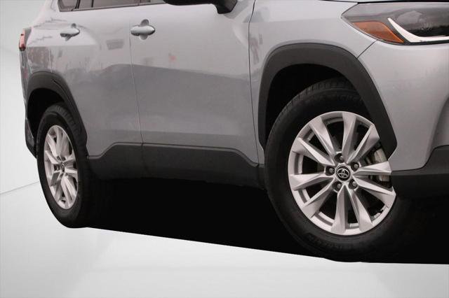 Certified 2024 Toyota Corolla Cross LE image 3