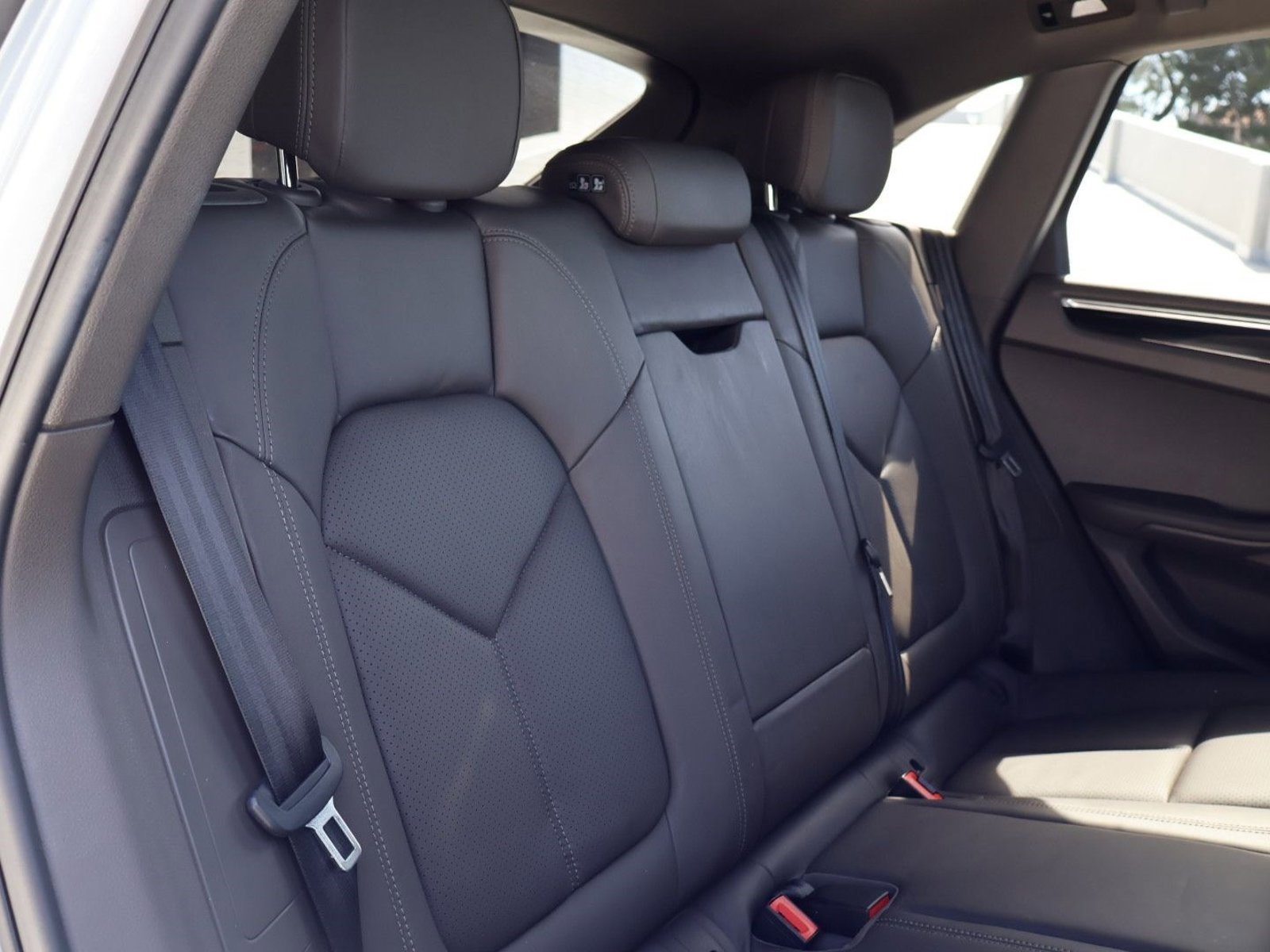 Used 2018 Porsche Macan S image 23