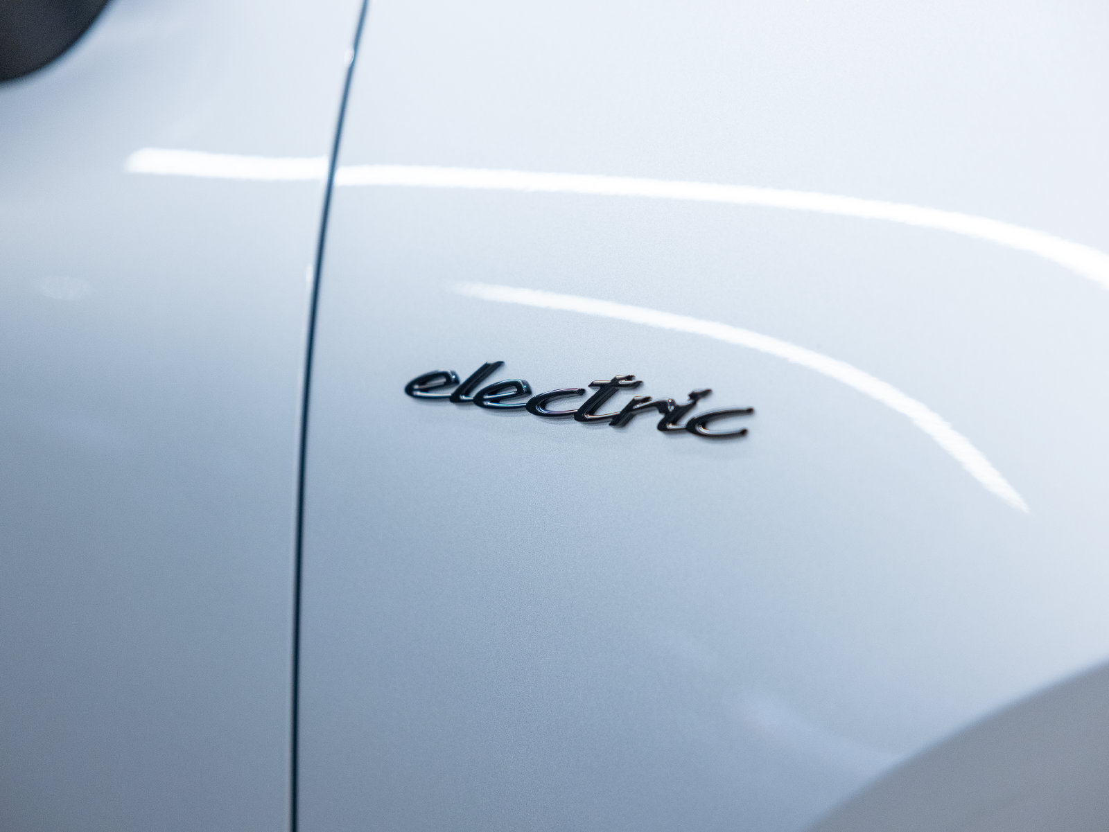 Certified 2025 Porsche Macan 4S Electric AWD/4WD image 19