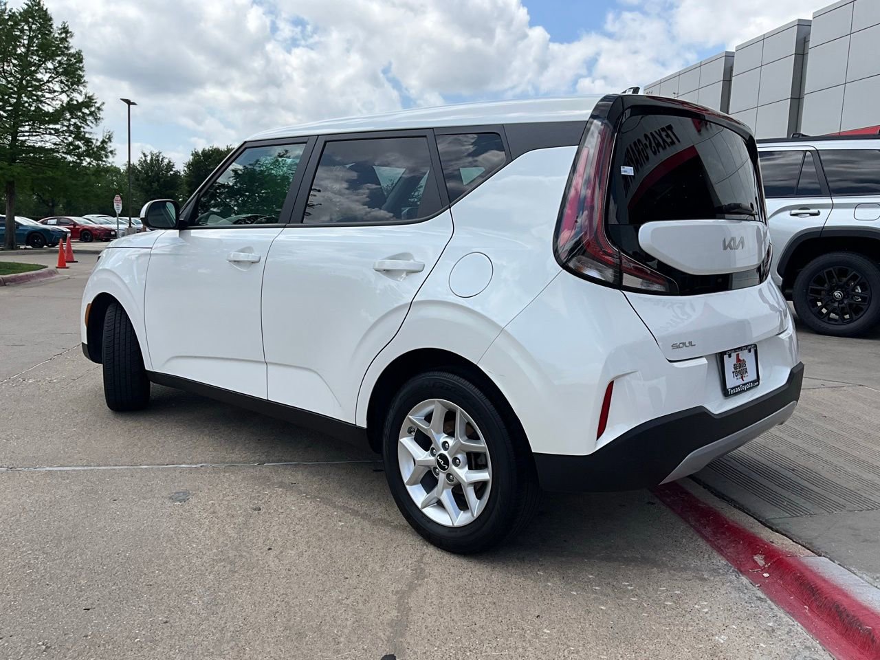 Used 2025 Kia Soul LX w/ LX Technology Package image 8