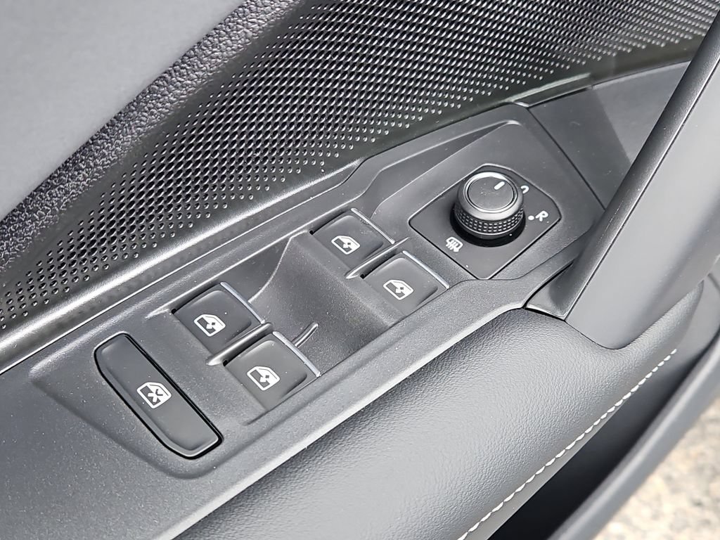 New 2026 Volkswagen Tiguan SE AWD/4WD image 17