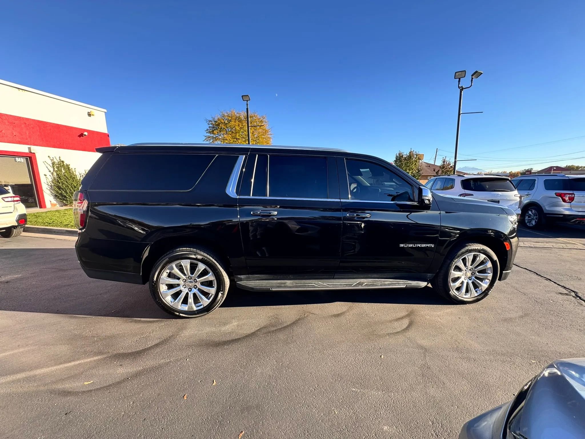Used 2021 Chevrolet Suburban Premier w/ Premium Package image 3