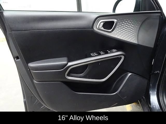 Used 2023 Kia Soul LX w/ Option Group 015 FWD image 16