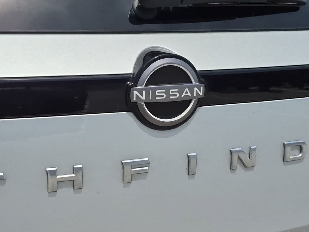 Used 2023 Nissan Pathfinder SL w/ Lighting Package (N92) AWD/4WD image 24