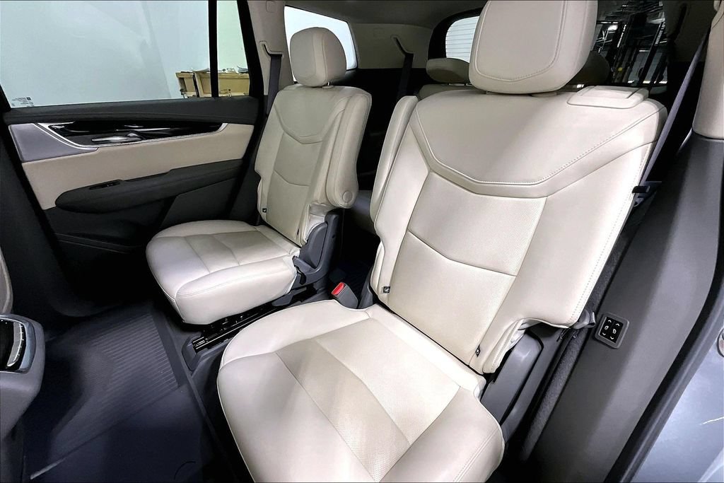 Used 2024 Cadillac XT6 Premium Luxury w/ Technology Package FWD image 32