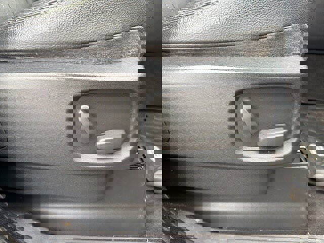 Used 2011 Land Rover LR4 HSE image 35