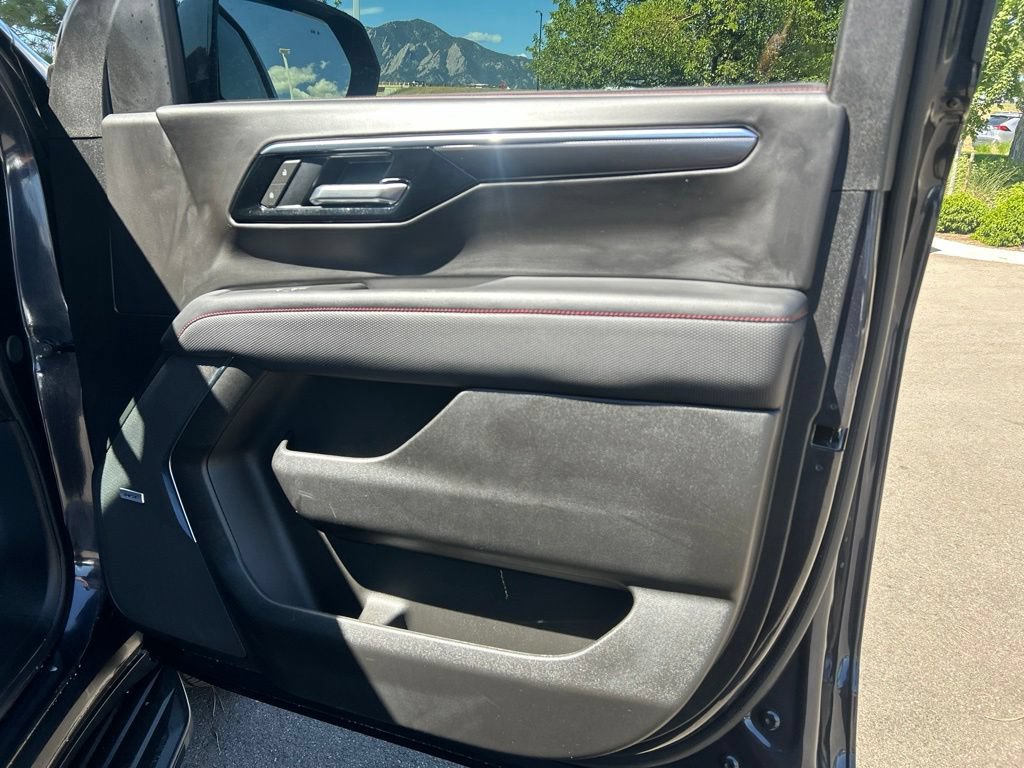 Used 2025 Chevrolet Tahoe RST w/ Comfort Package AWD/4WD image 11