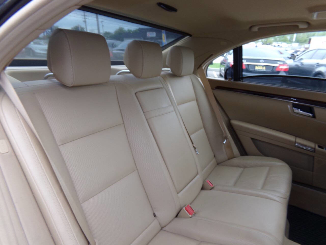 Used 2011 Mercedes-Benz S 550 4MATIC image 23