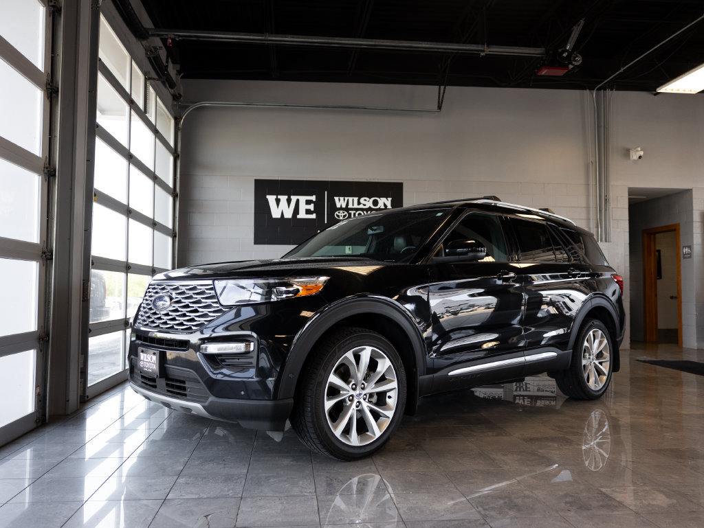Used 2022 Ford Explorer Platinum w/ Equipment Group 601A AWD/4WD image 2