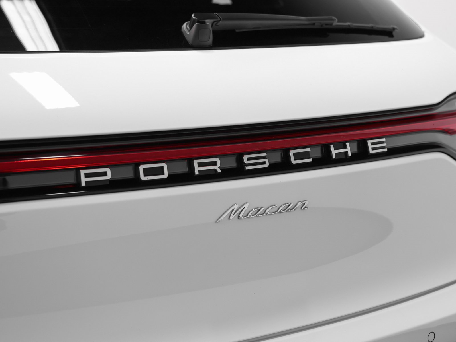 Used 2024 Porsche Macan image 18