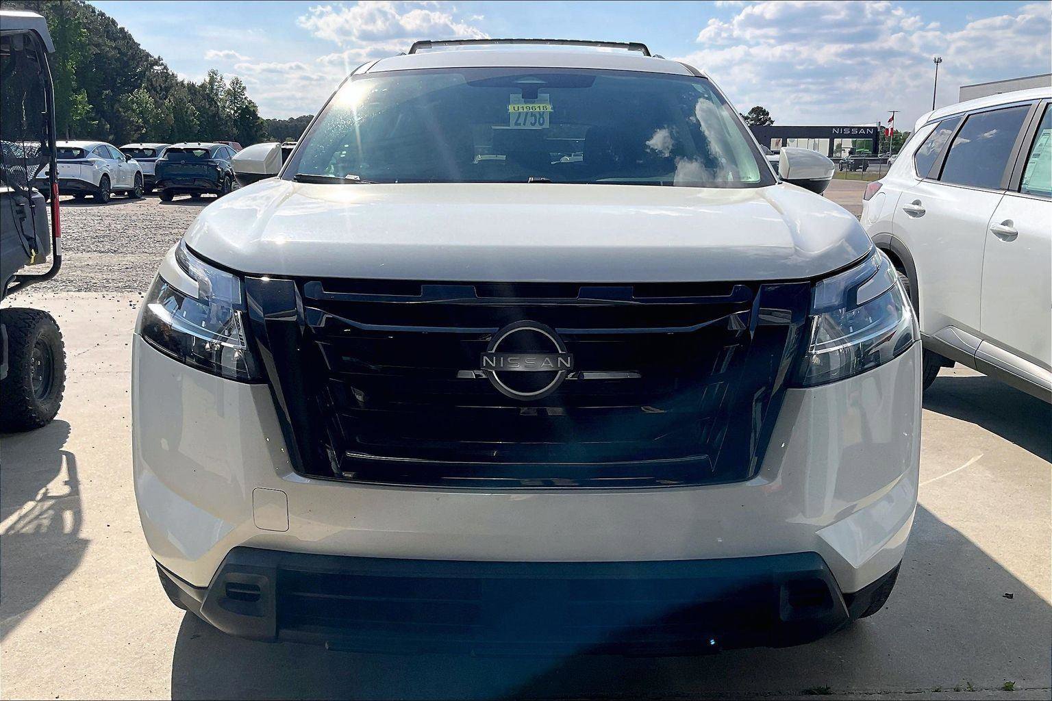 Used 2022 Nissan Pathfinder SV w/ SV Black Package image 7