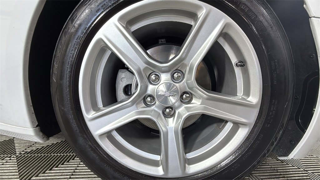 Used 2022 Chevrolet Camaro LT image 32