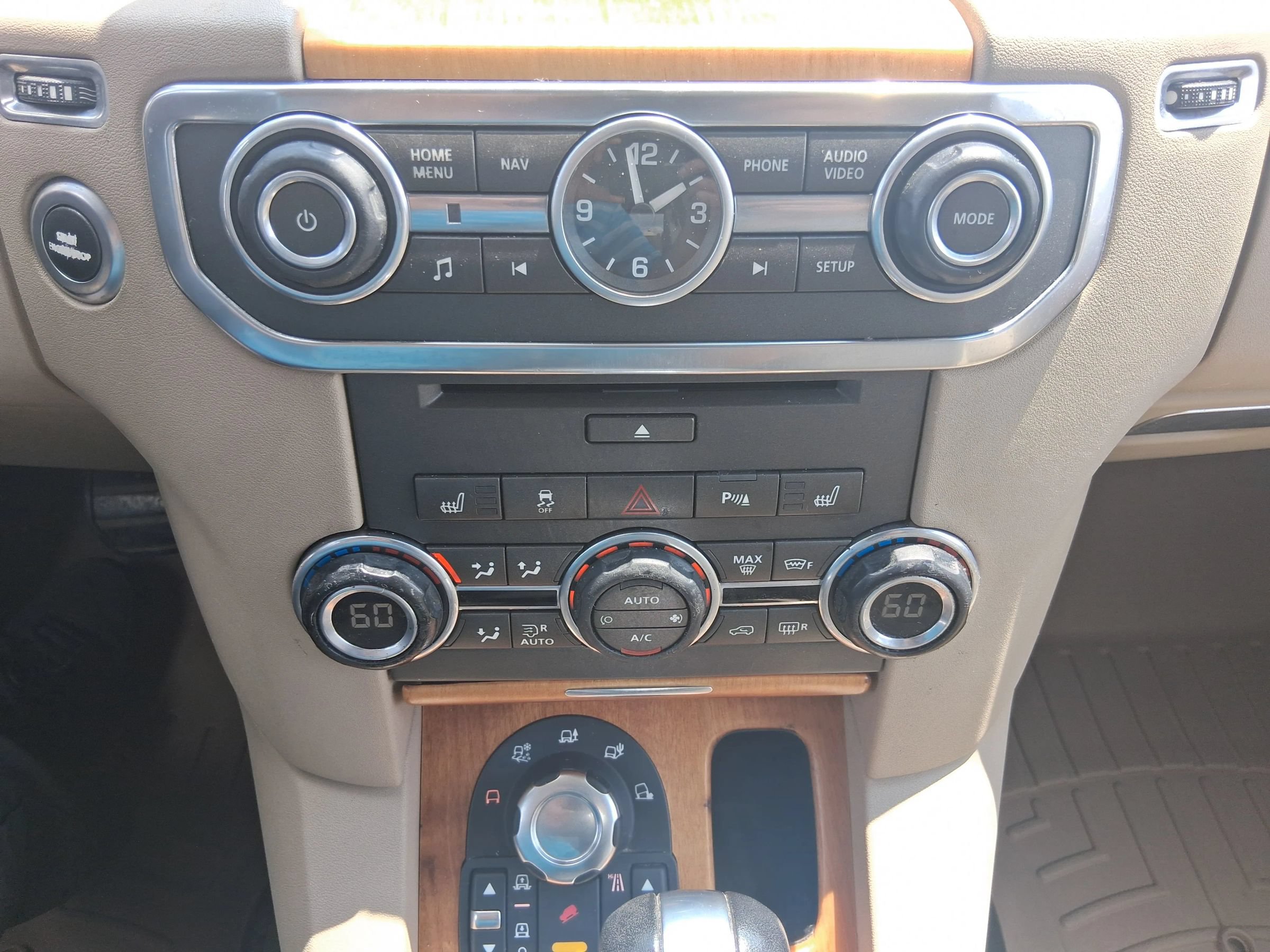 Used 2012 Land Rover LR4 HSE AWD/4WD image 25