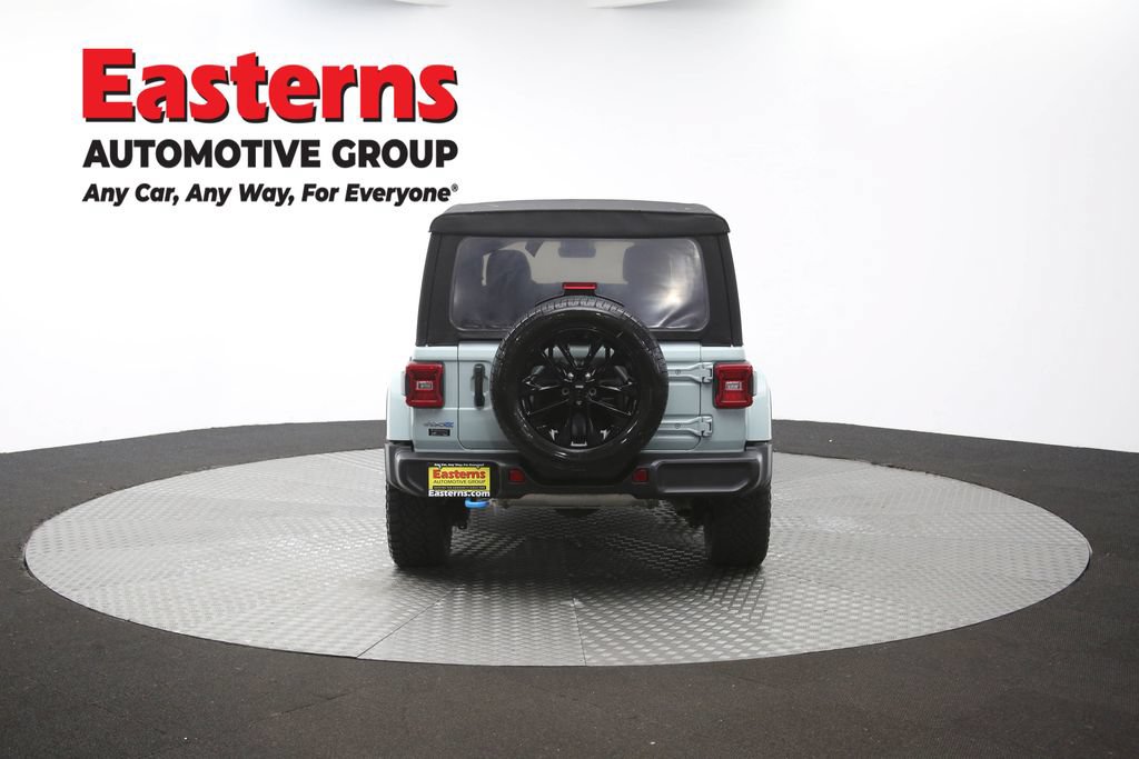 Used 2024 Jeep Wrangler Unlimited Sahara w/ Technology Group AWD/4WD image 38
