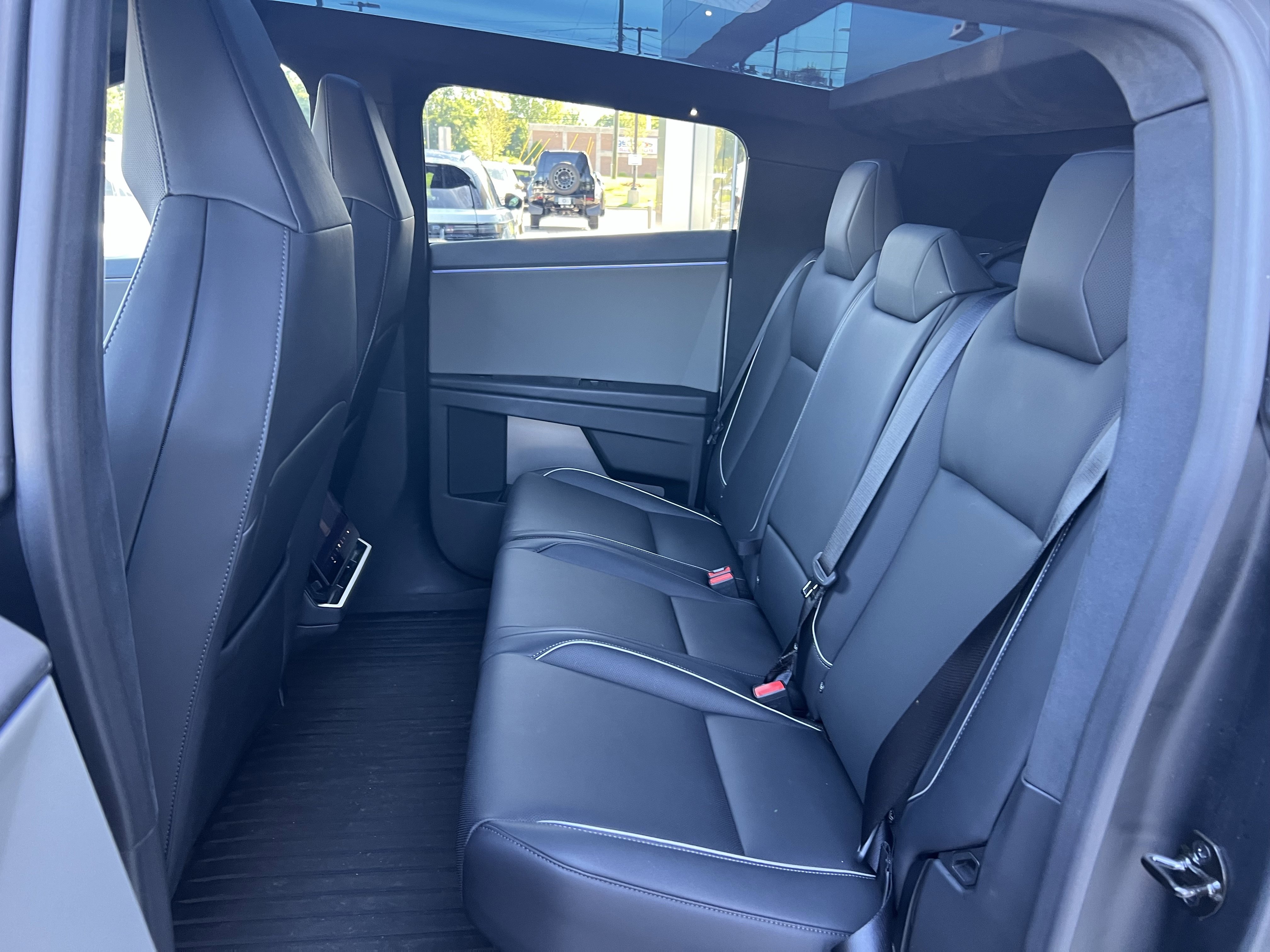 Used 2024 Tesla Cybertruck AWD Crew Cab image 28