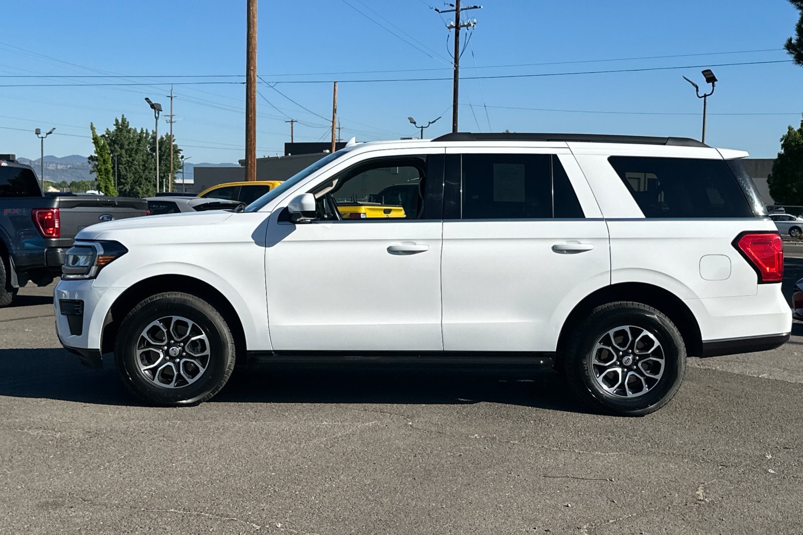 Used 2024 Ford Expedition XLT AWD/4WD image 8