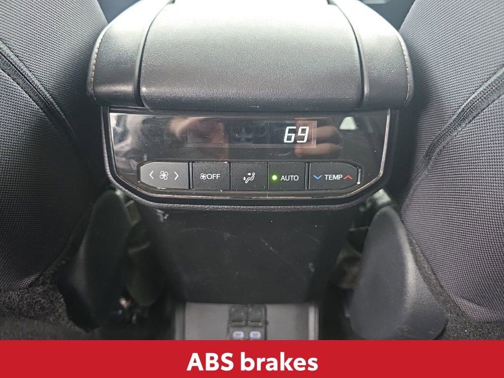 Used 2024 Toyota Highlander LE image 20