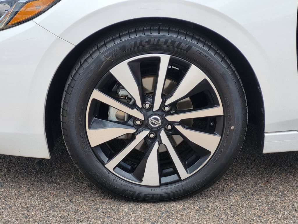 Used 2023 Nissan Sentra SV w/ SV Premium Package FWD image 10