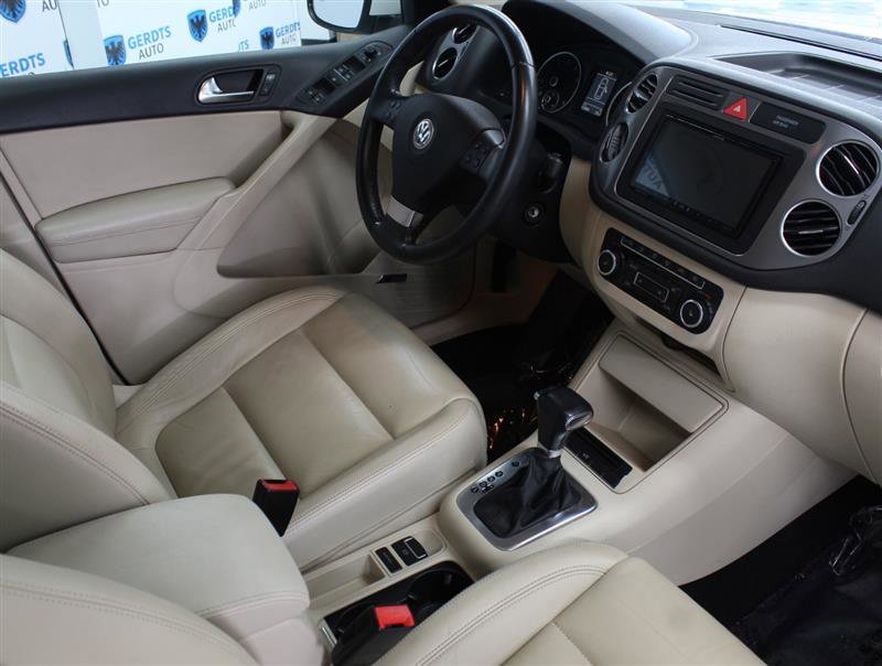 Used 2010 Volkswagen Tiguan SE image 10