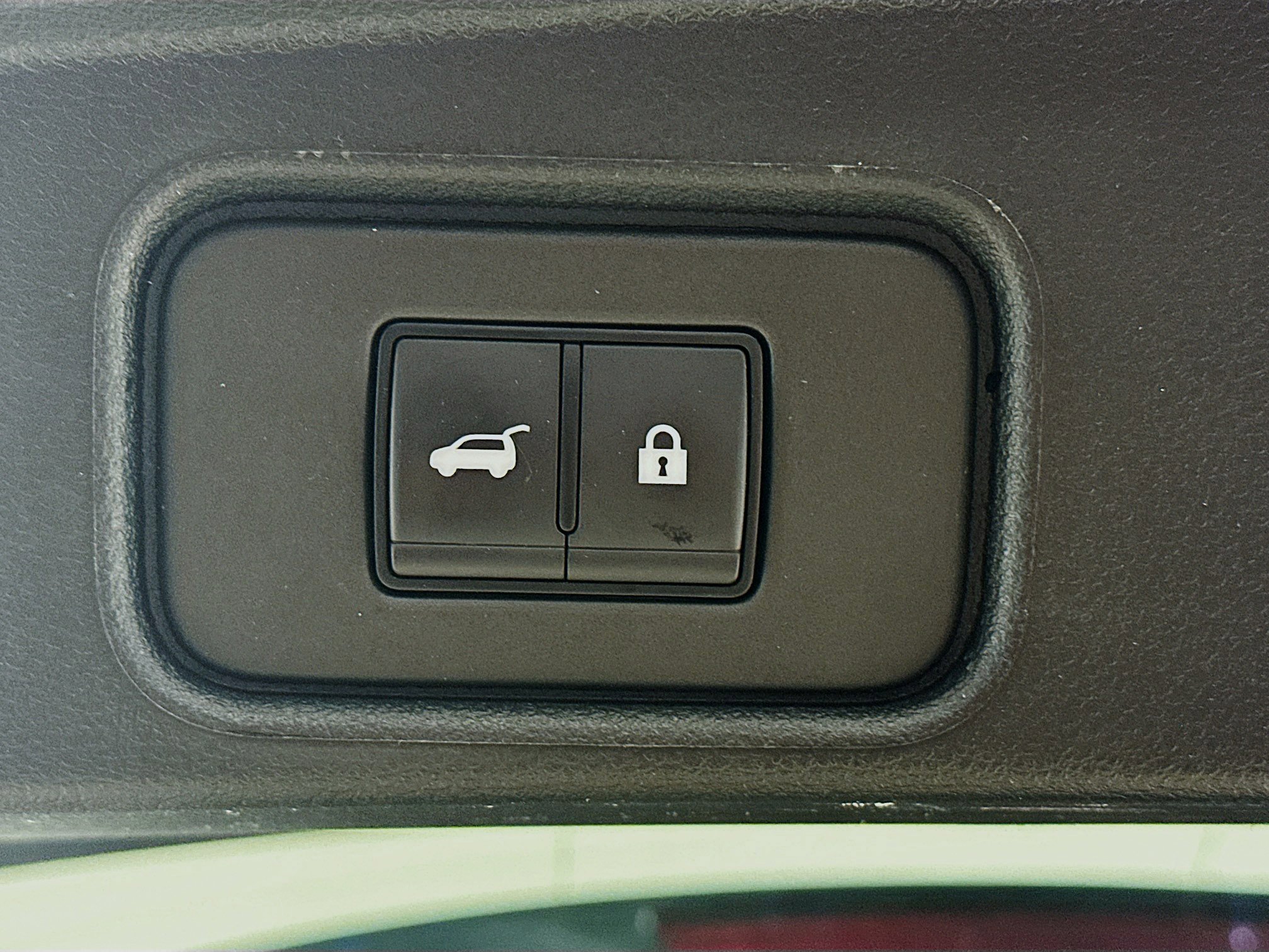 Used 2025 Nissan Pathfinder SV FWD image 29