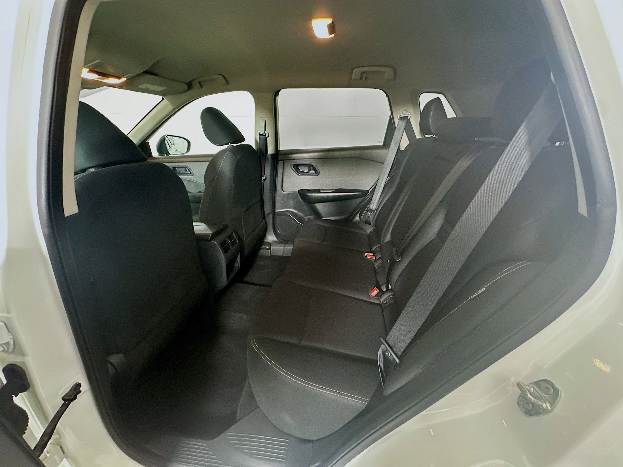 Used 2023 Nissan Rogue S image 26