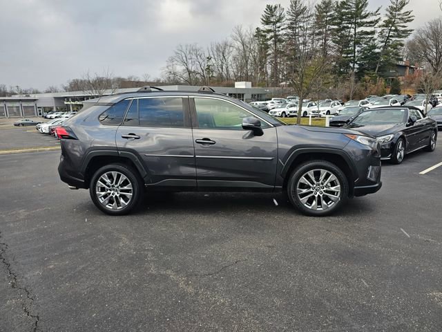Used 2020 Toyota RAV4 XLE Premium image 8