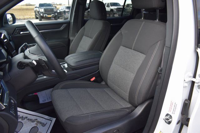 Used 2025 GMC Acadia Elevation image 13